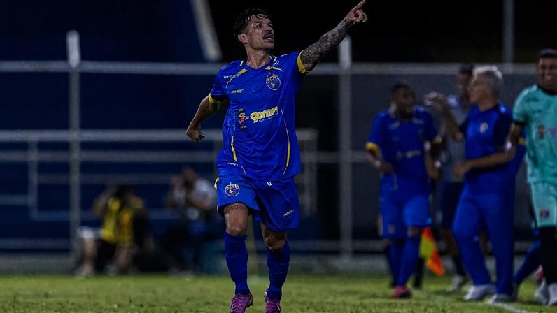 Rodrigo Andrade comemora o gol da virada do Sampaio Correa sobre o Botafogo, pelo Campeonato Carioca (Foto: Daniel Brasil/Código 19/Gazeta Press)