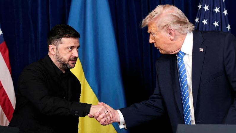 U.S. President Donald Trump and Ukrainian President Volodymyr Zelenskiy shake hands during a press conference after their lunch meeting at Trump’s Mar-a-Lago club, in Palm Beach, Florida, U.S., December 28, 2025. REUTERS/Jonathan Ernst/File Photo