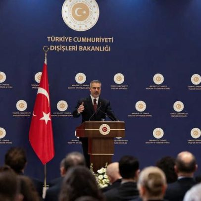 Turquia afirma que uso de força síria contra SDF curdo é opção
