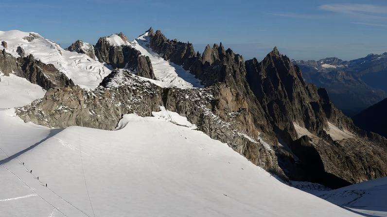 Alpinists make their way across a glacier on the Italian side of Mont Blanc massif in Courmayeur, Italy, September 3, 2020. REUTERS/Lisi Niesner/File Photo