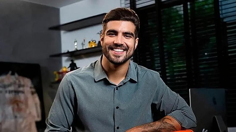 Caio Castro é ator e piloto de automobilismo (Foto: Reprodução/Instagram Caio Castro)