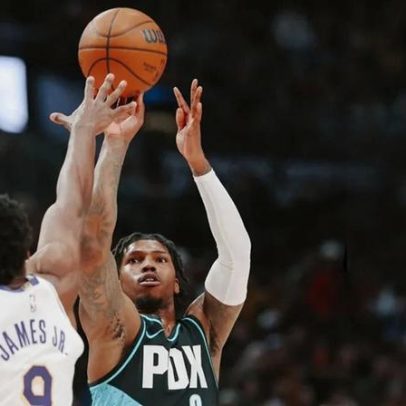 Blazers, com Tiago Splitter, vencem Lakers em jogo sólido