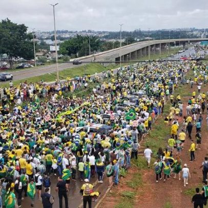 Último dia da caminhada de Nikolas reúne milhares de manifestantes em Brasília