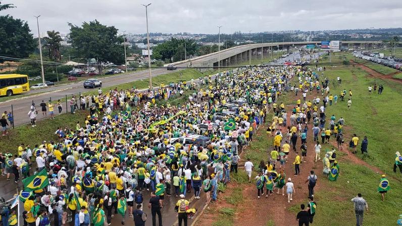 Manifestantes durante concentração da Caminhada pela Liberdade, em Brasília (DF) (Foto: Aline Rechmann/Gazeta do Povo)