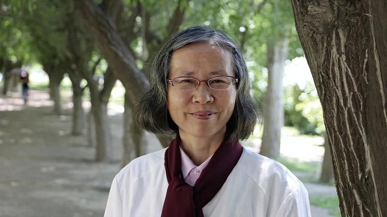 Imaginário milenar. Nascida em 1953, a escritora cursou apenas o ensino fundamental – Imagem: Chen Xiaozhen