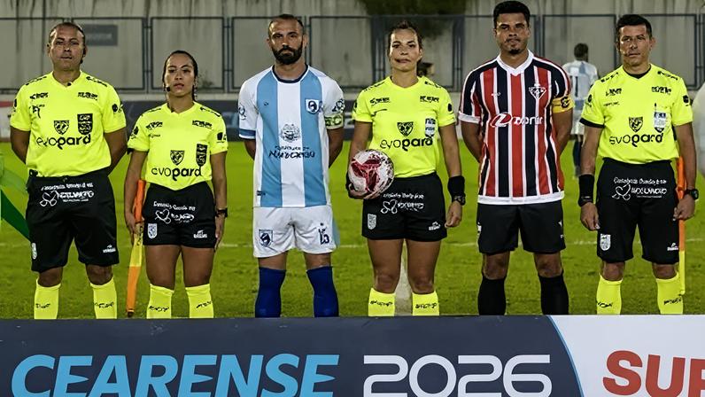 Capitães de Maracanã e Ferroviário posam ao lado da equipe de arbitragem