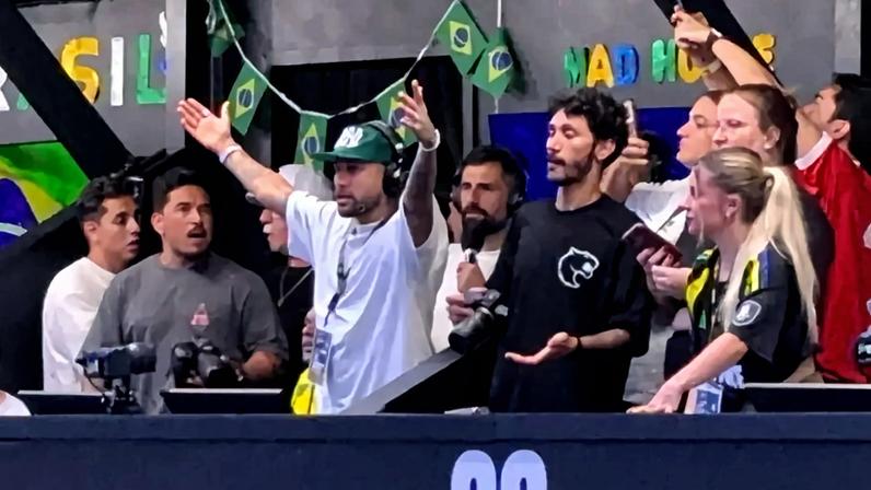 Neymar, vendo a Seleção Brasileira de Kings League. (Foto: Lucas Cremonese/Lance!)