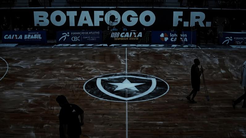 Pó de magnésio na quadra do Botafogo (Foto: Reprodução/ Youtube N Sports)