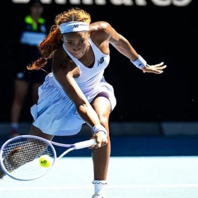 Gauff supera susto de compatriota e encara Muchova pela virada