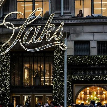 Saks entra em Chapter 11 devendo US$ 225 milhões a Chanel, Kering e LVMH