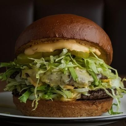 Como fazer hambúrgueres suculentos em casa com receitas simples
