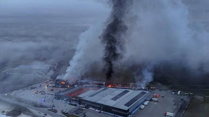 Fire at food factory in central Greece