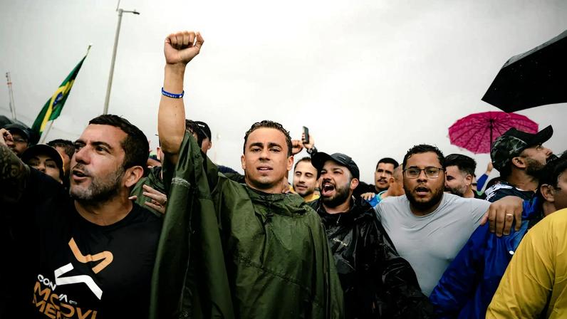 Nikolas Ferreira inicia caminhada de 240 km em protesto contra decisões do STF e do governo Lula (Foto: Vitor Liasch/Assessoria do Deputado Federal Nikolas Ferreira (PL-MG))