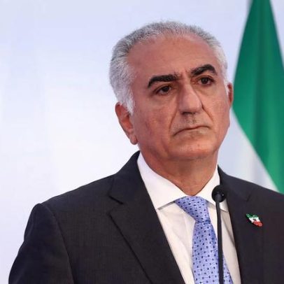 Filho do xá deposto do Irã busca papel conforme protestos se ampliam