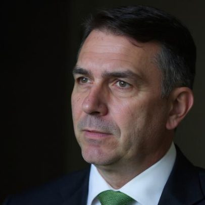 Flávio Bolsonaro minimiza comentário de Michelle sobre Tarcísio