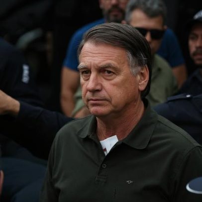 Moraes autoriza visita de Tarcísio a Bolsonaro na Papudinha