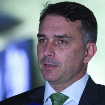 Flávio Bolsonaro viaja a Israel em busca de apoio da direita