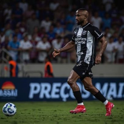 Meio-campista do Ceará passa por cirurgia e ficará meses afastado