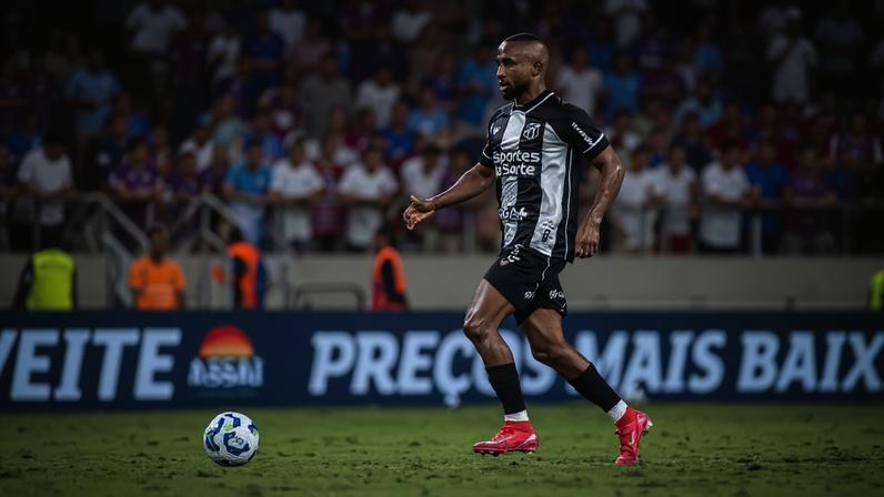 Dieguinho, do Ceará, durante partida contra o Fortaleza pelo Brasileirão 2025 (Foto: Felipe Santos/Ceará SC)