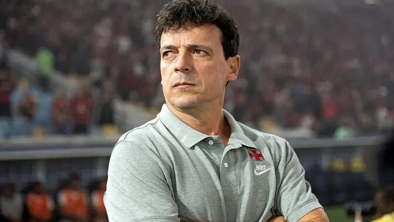 Fernando Diniz na partida entre Flamengo e Vasco (Foto: DELMIRO DOS SANTOS JUNIOR/Mochila Press/Gazeta Press)