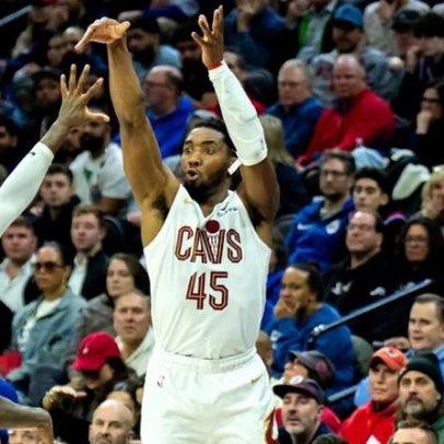 Mitchell lidera Cavaliers na vitória sobre 76ers