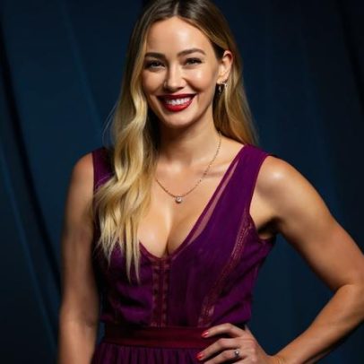 Hilary Duff faz apresentação inédita de What Dreams Are Made Of