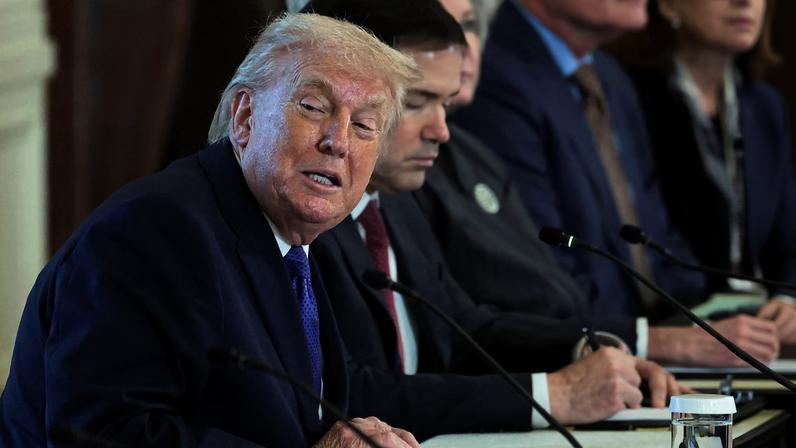 Trump planeja briefing sobre opções para o Irã na terça, diz WSJ