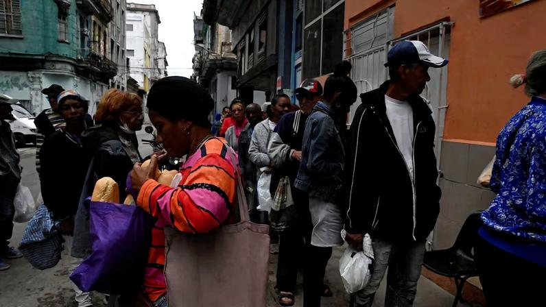 People line up to buy bread in Havana, as Cubans from all walks of life hunker into survival mode amid prolonged blackouts and soaring prices for food, fuel and transport, while the United States increases pressure on the communist‑run nation, in Cuba, January 30, 2026. REUTERS/Norlys Perez