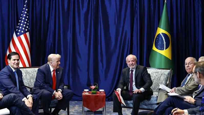 Reunião entre Donald Trump e Lula na Malásia, em 26 de outubro de 2025. Foto: Ricardo Stuckert/PR