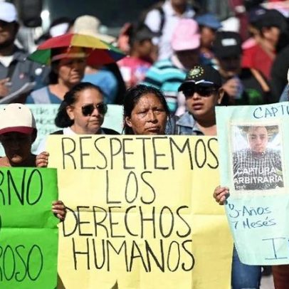 Salvadorenhos marcham contra o regime de exceção de Bukele