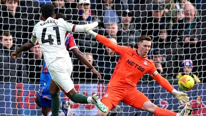 Estêvão marca golaço em Chelsea x Crystal Palace (Foto: Adrian Dennis/AFP)