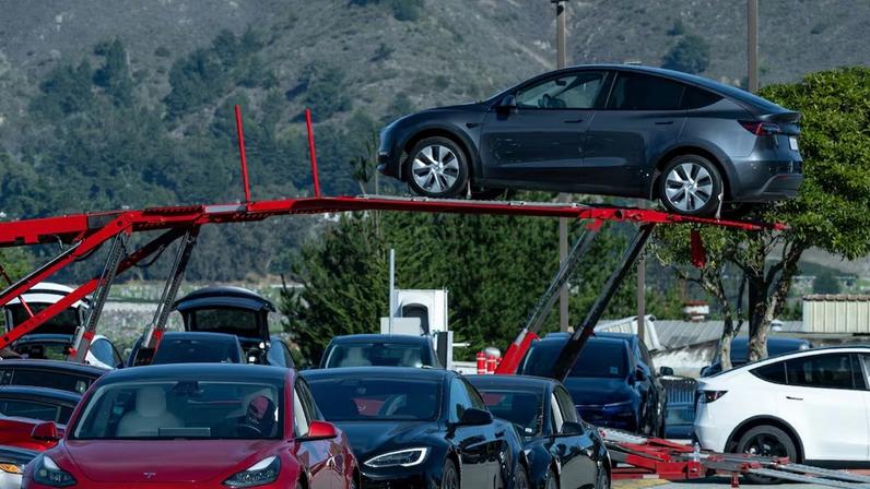Tesla encerra 2025 com mais um recuo | Vendas caíram 16% no quarto trimestre
