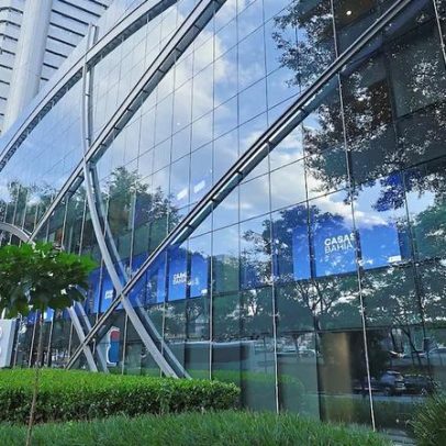 Casas Bahia lança programas de trainee e estágio em IA