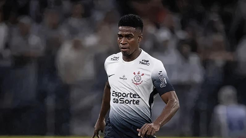 Félix Torres foi expulso com menos de 15 minutos no Corinthians x Racing pela Sul-Americana