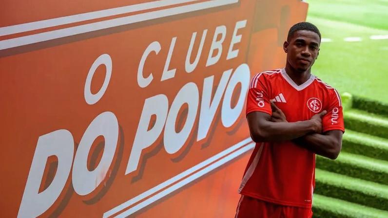 Félix Torres se apresentou ao Inter no começo desta semana. Divulgação/Inter