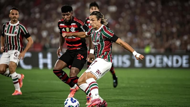 Flamengo e Fluminense em duelo pelo Brasileirão de 2025 (Foto: Thiego Mattos/Pera Photo Press/Gazeta Press)