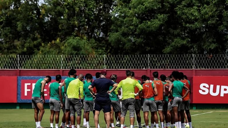 Elenco do Fluminense em treino no CT Carlos Castilho (Foto: Lucas Merçon/FFC)