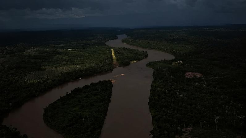 Vista aérea do rio Uraricoera, na Terra Indígena Yanomami. Foto: Bruno Mancinelle/Casa de Governo