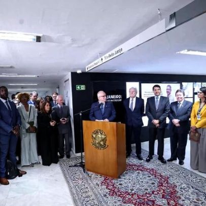 Fachin aponta crise da democracia em evento de 8 de Janeiro e elogia Moraes