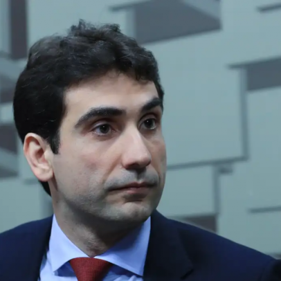 Gleisi cobra corte na Selic e critica impacto da dívida pública antes do Copom