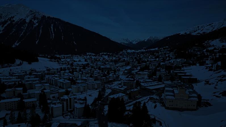 Foto de drone da cidade de Davos, Suíça