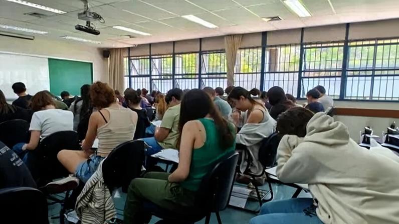 Candidatos fazem a primeira prova da segunda fase da Fuvest 2026