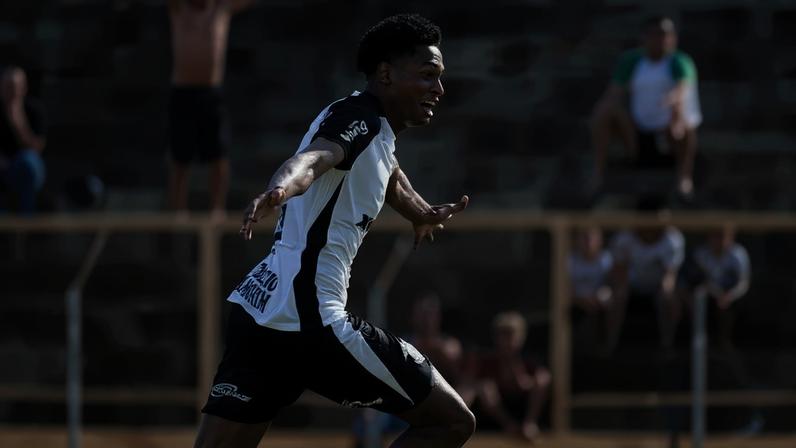 Favela marcou um dos gols da vitória do Corinthians (Foto: Wanderson Oliveira/ Agência Corinthians)