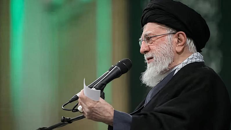 El líder supremo de Irán, Ali Jameneí, este sábado en un mitin en Teherán.