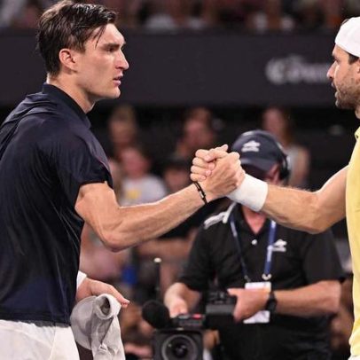 Collignon vence Dimitrov e avança às quartas de final