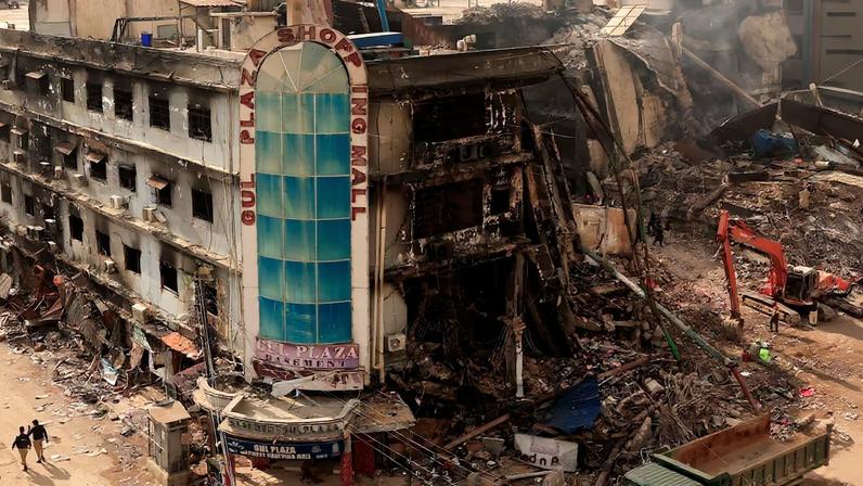 Aftermath of fire in a shopping mall in Karachi