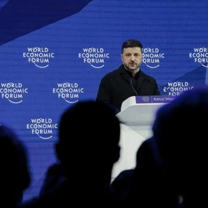 Zelenskiy critica a Europa em discurso em Davos
