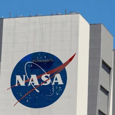 Astronautas retornam antecipadamente da estação espacial por tripulante adoentado