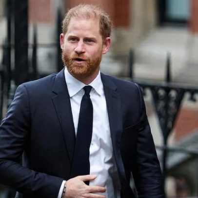 Príncipe Harry alvo por enfrentar jornal britânico, diz advogado