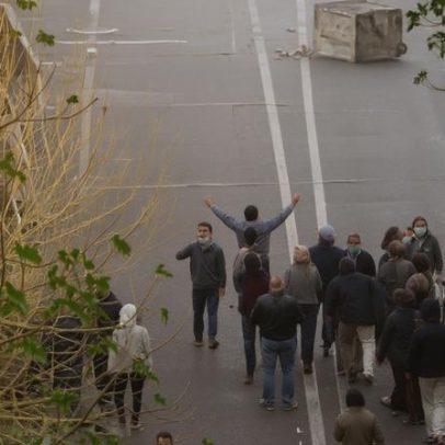 Por que o regime clerical do Irã resiste aos protestos